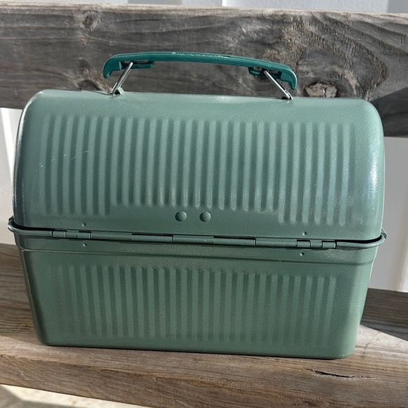 Stanley Green Metal Lunchbox with Handle - Picture 2 of 7
